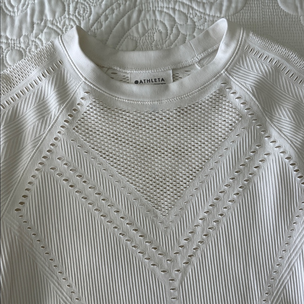 Athleta Women White Mesh Seamless Perforated Oxygen Long Sleeve Top - Picture 2 of 4